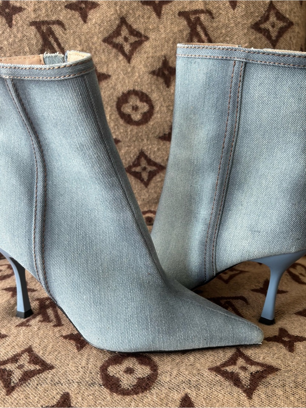 Steve Madden Light Blue Denim Pointed Ankle Booties - size 7.5